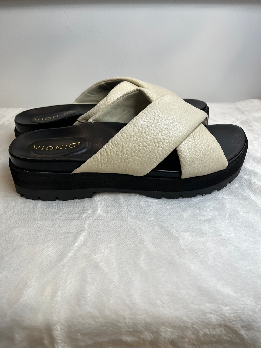 Vionic Ivory Leather Crisscross Slide Mules - Picture 5 of 12